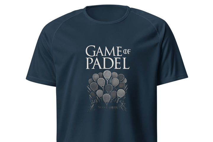 Design com a frase “Game of Padel” e ilustração de trono feito de raquetes, inspirado na série Game of Thrones.